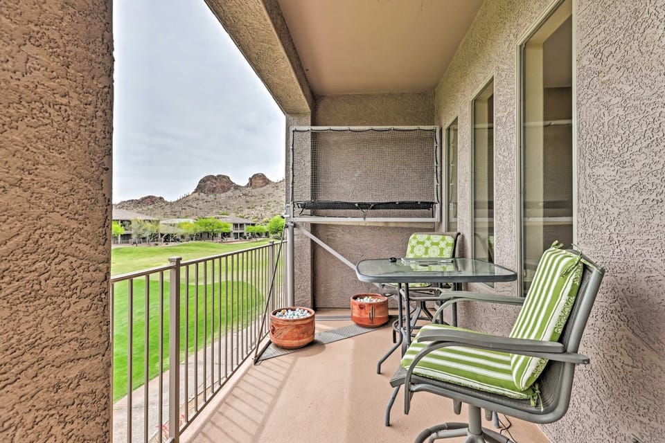 Golf Course View & Pool Access: Gold Canyon Gem House in Gold Canyon