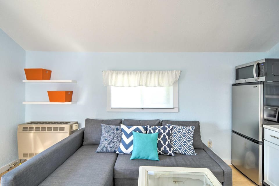 'Tiny House Cottage 6' w/ Dock on Crooked Lake Apartment in Oden
