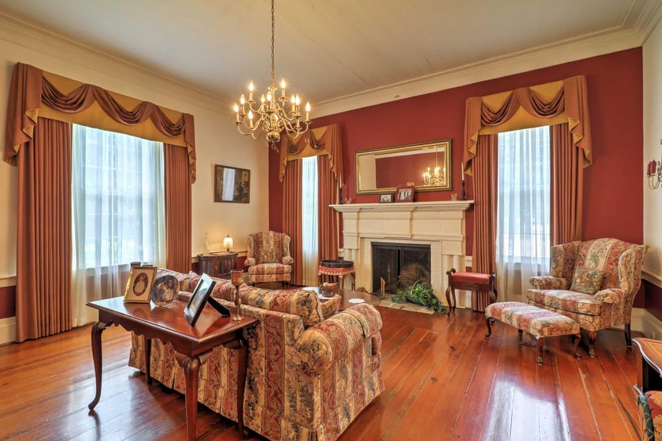 Historic 1840's Estate on 20 Acres w/ Guest House House in Alabama