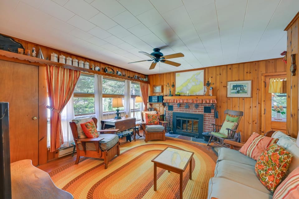 Walk to Beach: Long Island Wine Country Home! House in Cutchogue