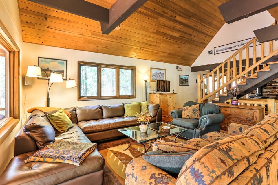 Riverside Winthrop Chalet w/ Hot Tub & 2 Decks! House in Washington