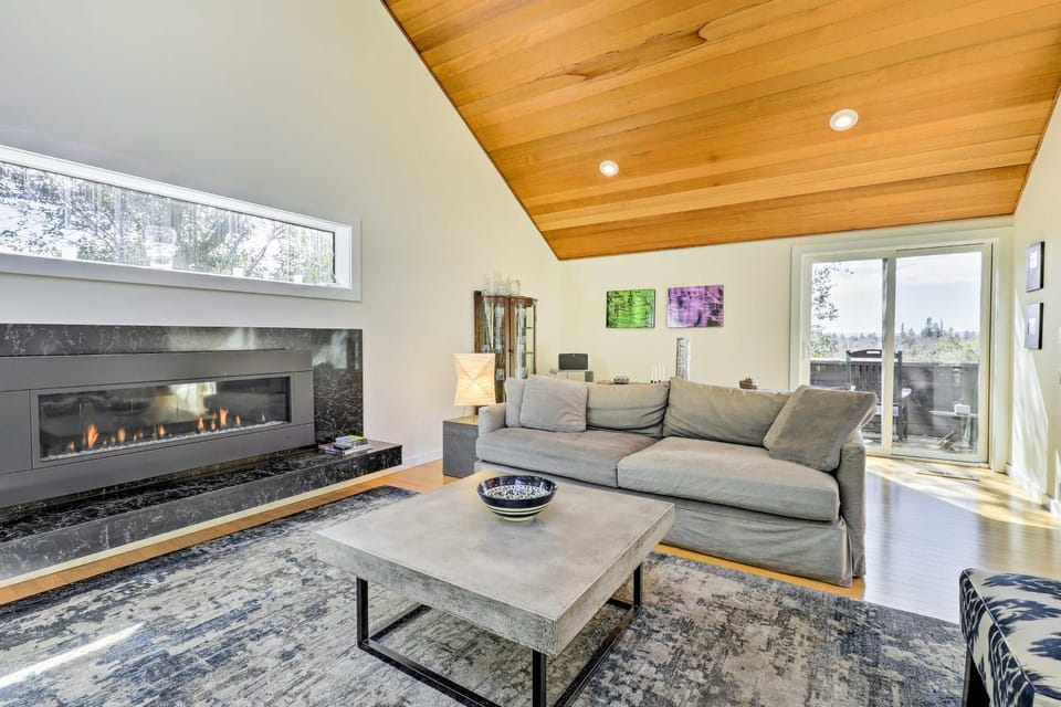 Luxe Santa Rosa Home about 3 Mi to Downtown! House in Santa Rosa