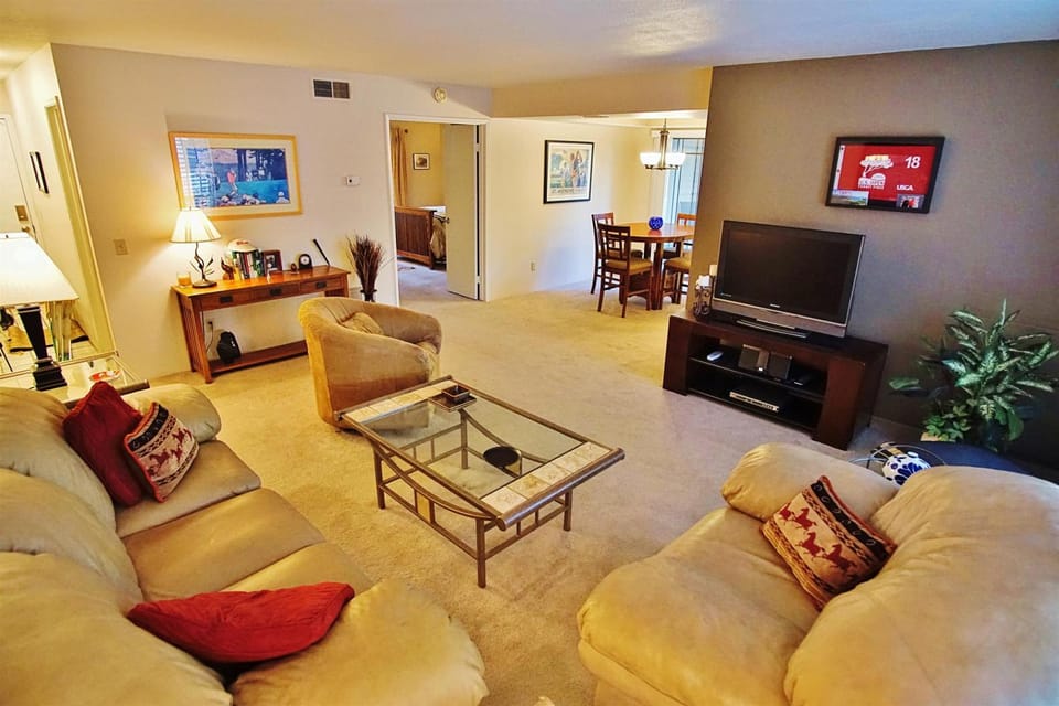 Walk to Fashion Park! Phoenix Abode w/ Pool Access House in Phoenix