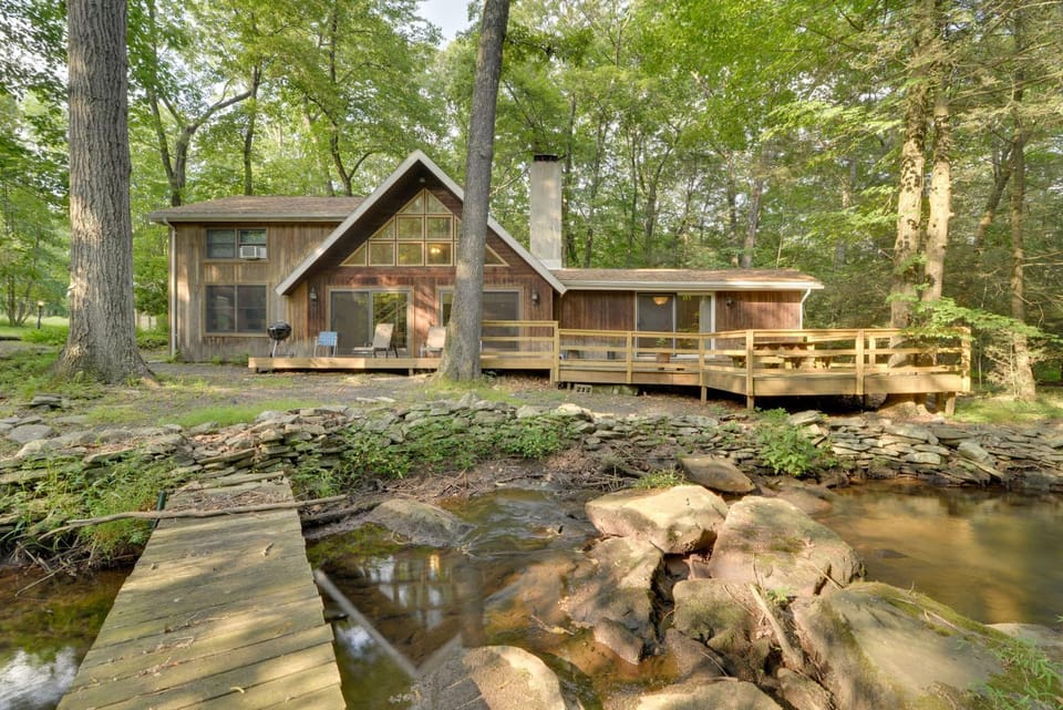 Secluded Stroudsburg Home - 5 Mi to Ski Resort House in Pocono Mountains