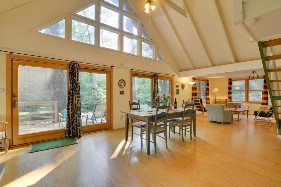 Secluded Stroudsburg Home - 5 Mi to Ski Resort House in Pocono Mountains