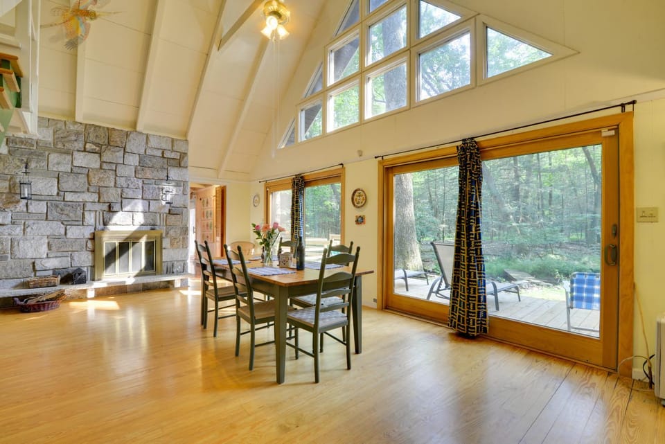 Secluded Stroudsburg Home - 5 Mi to Ski Resort House in Pocono Mountains