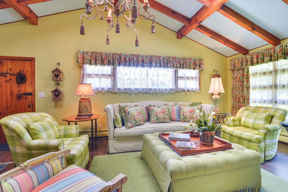'La Petite Chalet' w/ Blue Ridge Mountain Views! House in Mitchell County