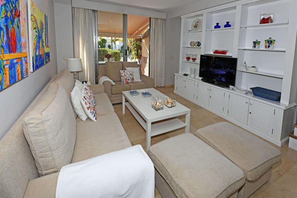 Communal lounge/ TV room, Living room