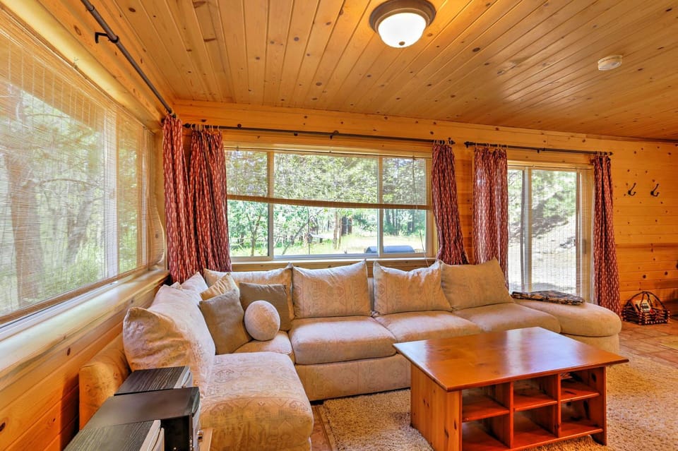 Romantic Riverfront Cottage - 1 Mile to Winthrop! House in Washington