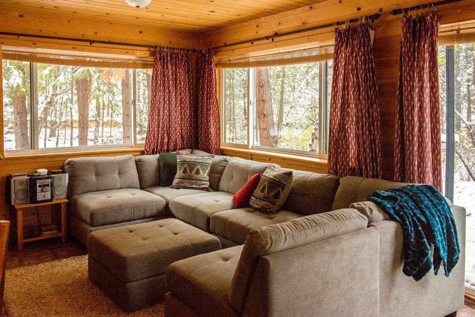 Romantic Riverfront Cottage - 1 Mile to Winthrop! House in Washington