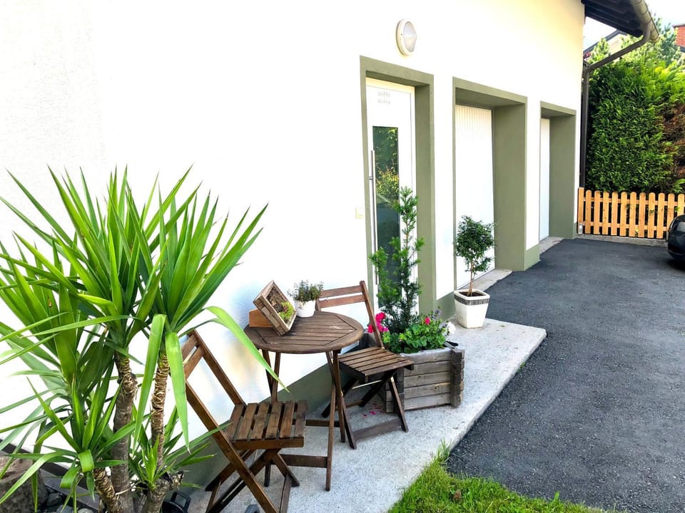 Property building, Facade/entrance