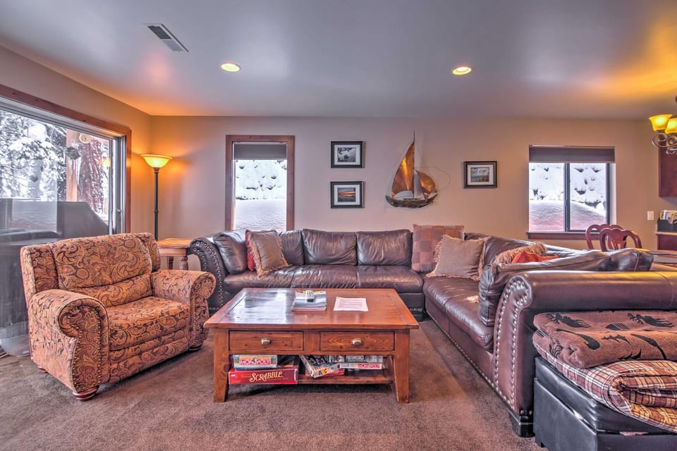 Private Deck & Community Pool: Incline Village Gem House in Incline Village