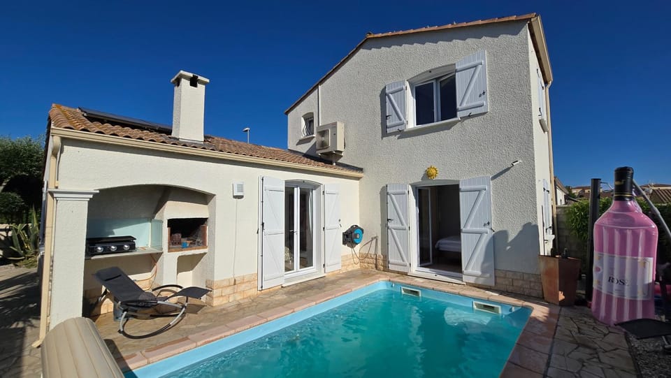 Property building, Swimming pool