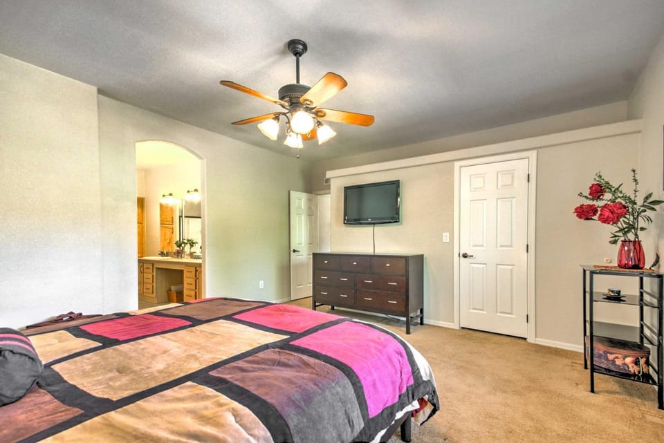 Beautiful Kanab Home w/ Yard - Walk to Restaurants House in Kanab