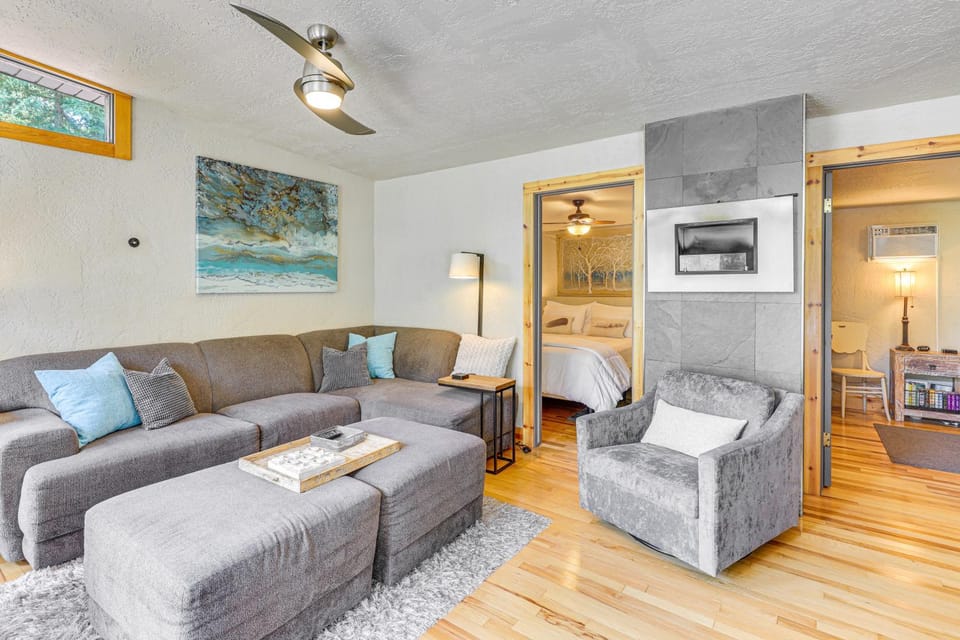 Scenic Lead Cabin: Steps to Terry Peak Ski Area! Cabin in North Lawrence