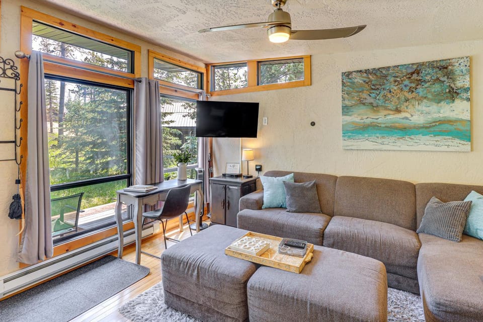 Scenic Lead Cabin: Steps to Terry Peak Ski Area! Cabin in North Lawrence