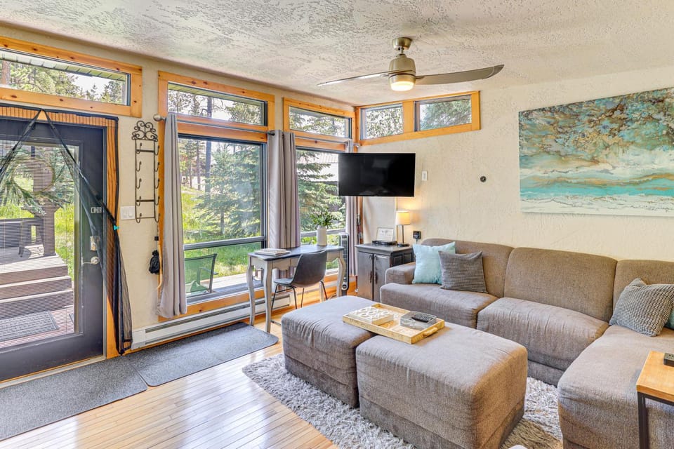 Scenic Lead Cabin: Steps to Terry Peak Ski Area! Cabin in North Lawrence
