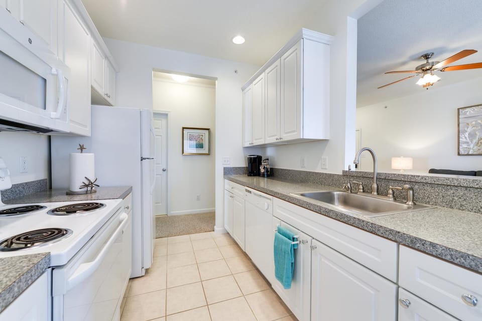 4 Mi to Beaches: Luxe Coastal Resort Condo House in Sussex County