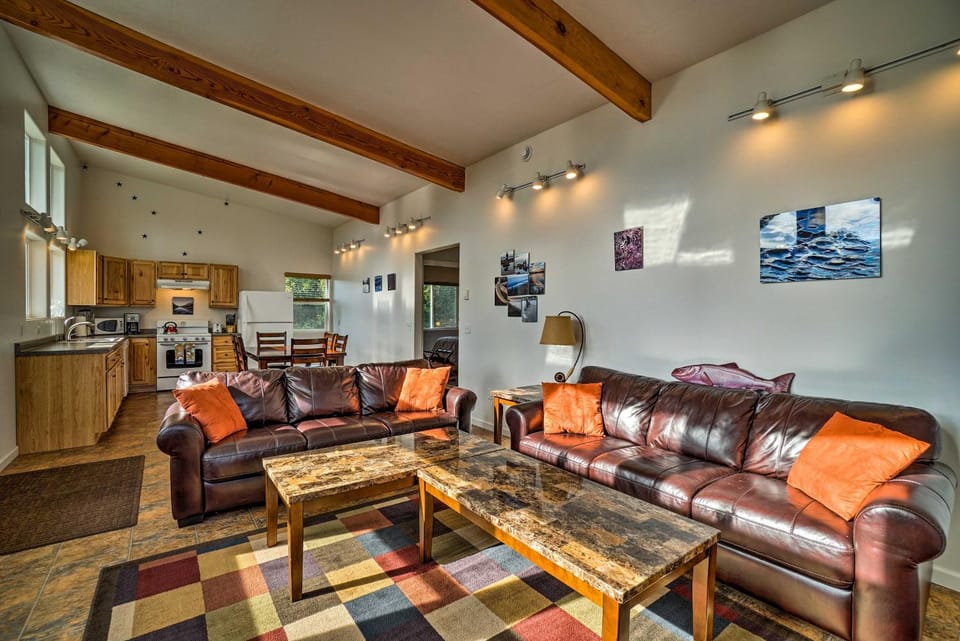 Secluded Getaway w/ Deck, Steps to Fritz Creek! House in Fritz Creek
