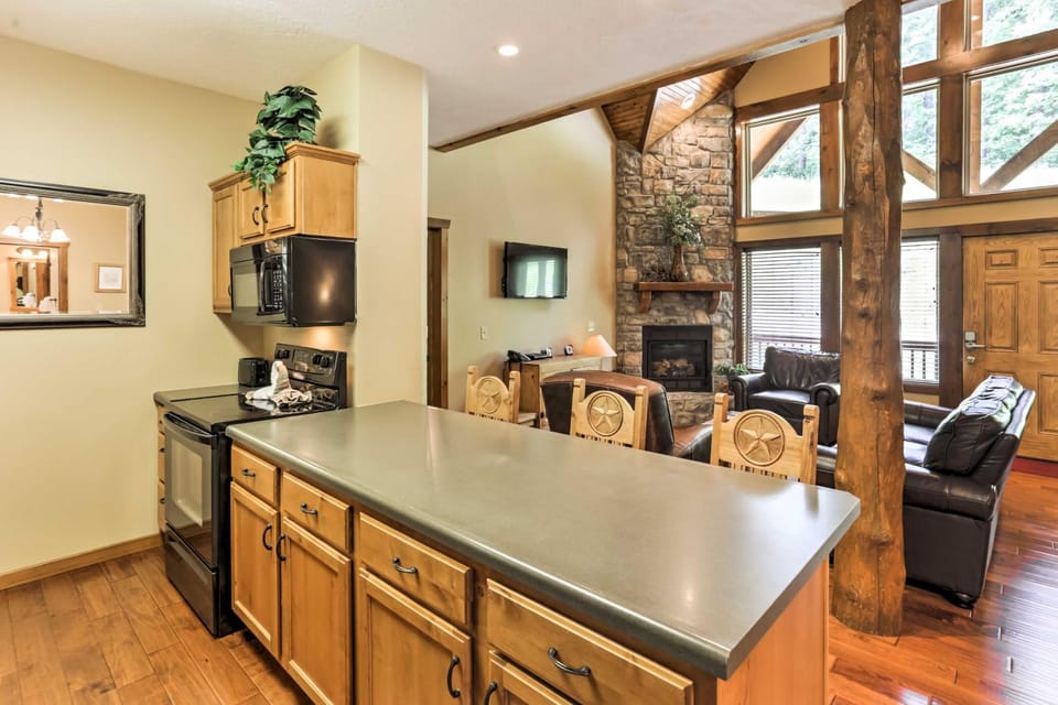 Branson Home with Game Room, Near Silver Dollar City House in Indian Point