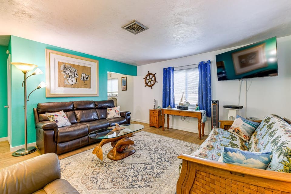 Pet-Friendly Bradenton Home 1.5 Mi to Cortez Beach House in Cortez