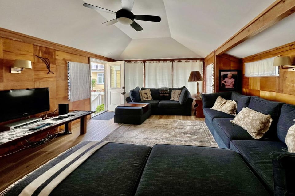 Walk to Beach & Main St: Catalina Island Cottage! House in Avalon