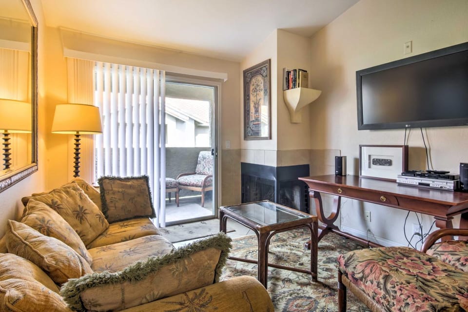 Pet-Friendly Las Vegas Condo: 1 Mi to the Strip! House in Paradise