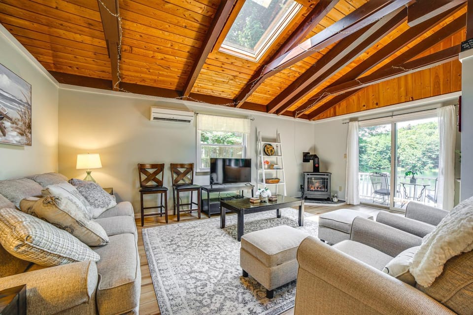Breathtaking Newbury Cottage w/ Deck on Chalk Pond House in Newbury