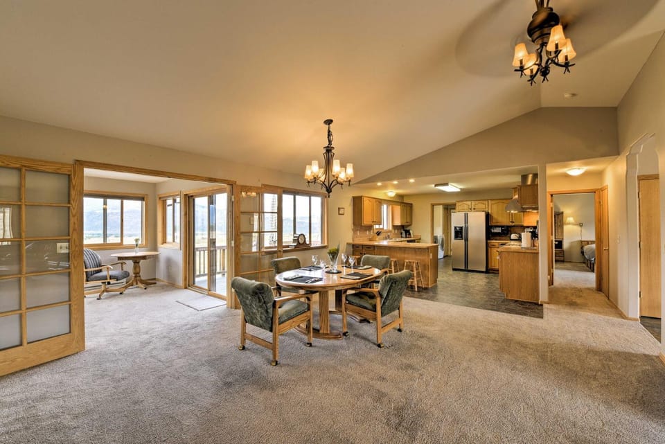Buena Vista Retreat: 7 Acres & Panoramic Views House in Park County
