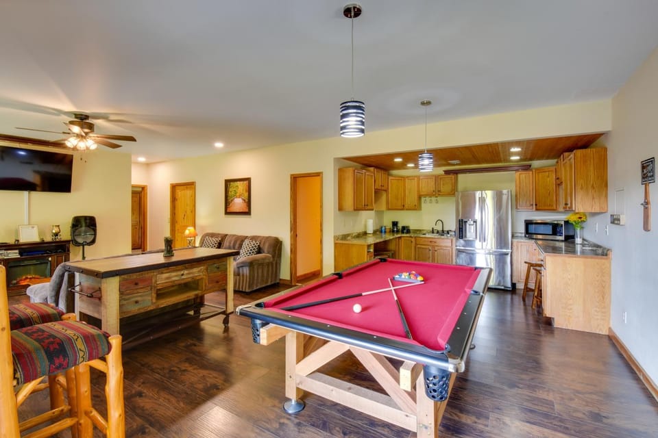 Hot Tub, Game Tables & Mtn Views: Ellijay Cabin Cabin in Georgia