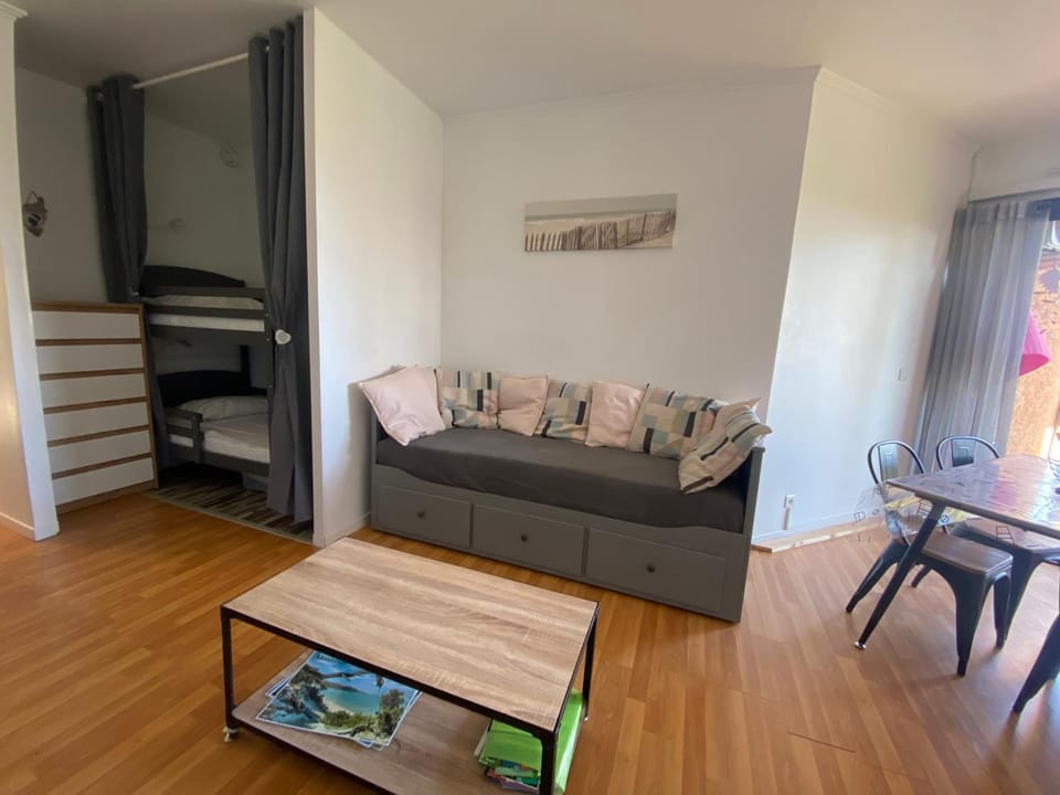 Residence Santa Lucia, studio avec piscine , vue mer et pied dans l'eau , Moriani-Plage Apartment in Corsica