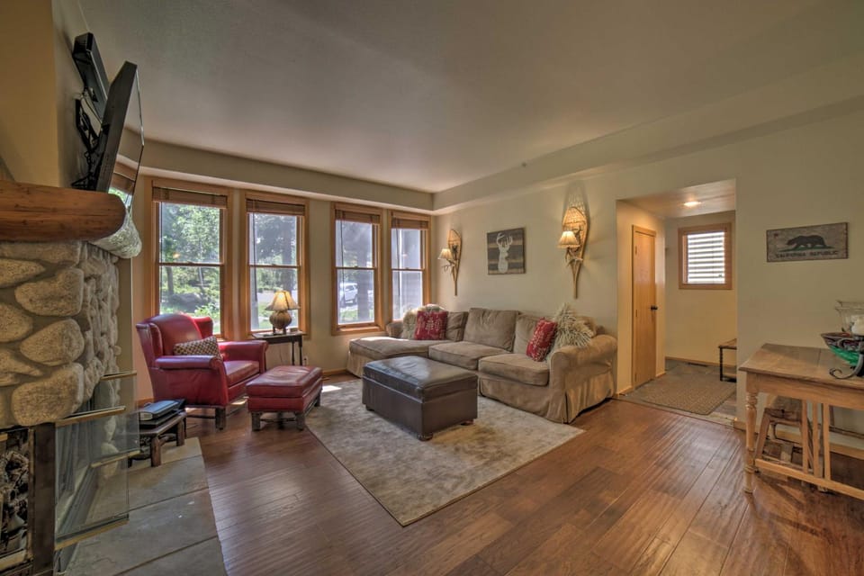 Mammoth Lakes Vacation Rental w/ Community Hot Tub House in Mammoth Lakes