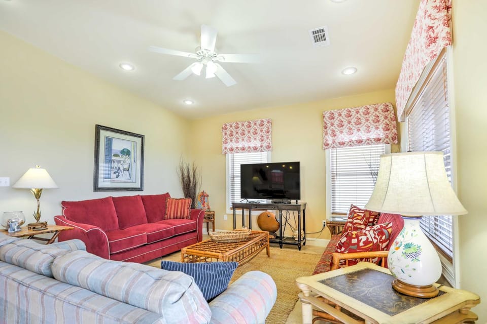 Walk to Beach! Gulf Shores Family Home w/ Deck House in Alabama