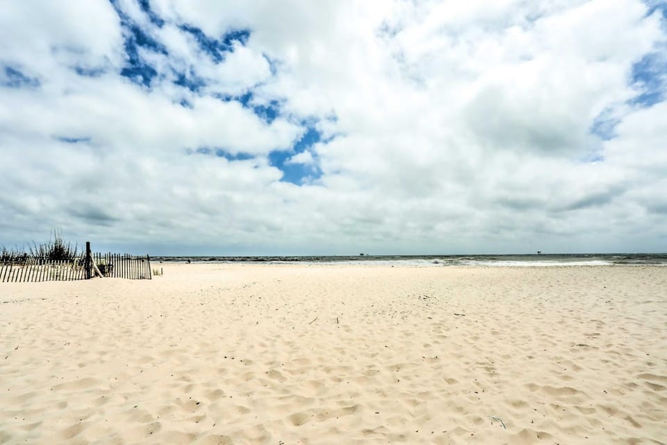 Walk to Beach! Gulf Shores Family Home w/ Deck House in Alabama