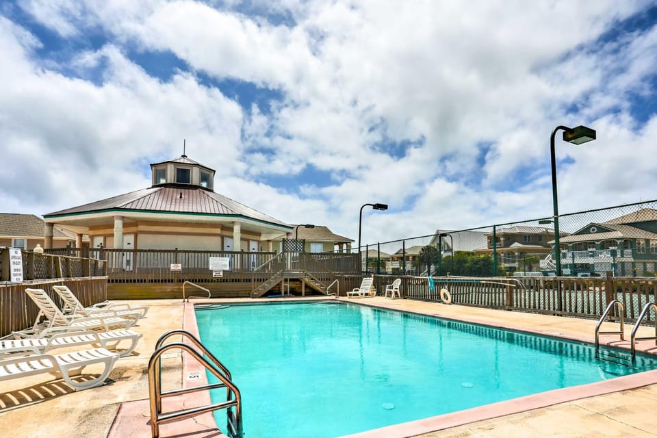 Walk to Beach! Gulf Shores Family Home w/ Deck House in Alabama