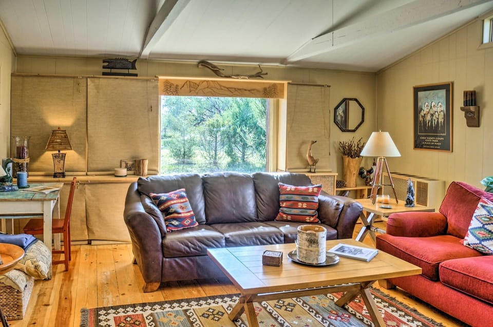 Emigrant Cabin on 10 Acres with BBQ and Peaceful Views Cabin in Emigrant