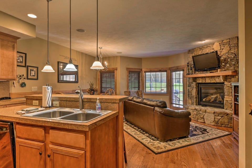 Southwind Seven Springs Home on Ski Slopes! House in Pennsylvania