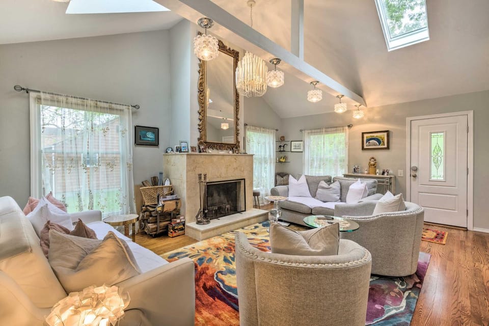 Cute East Hampton Cottage w/ Patio - Walk to Beach House in Three Mile Harbor