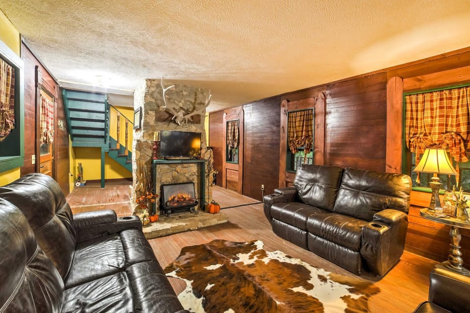 Historic Bruno Hampton Creek Hideaway on 2 Acres House in Buffalo River