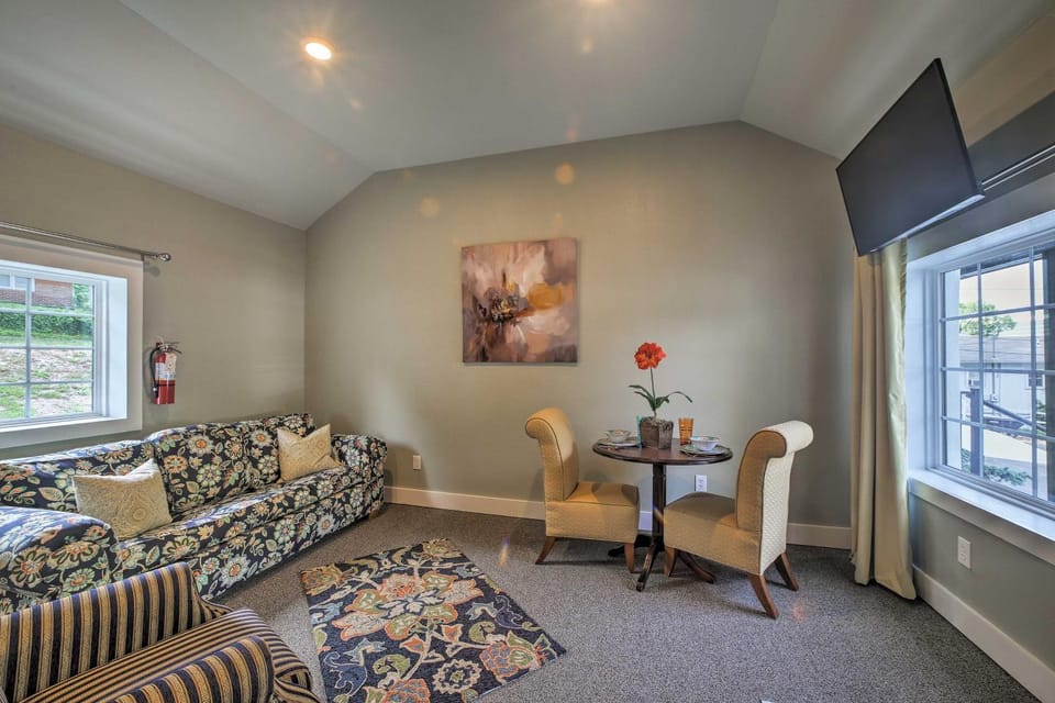 Fire Pit Access Cozy Dtwn Branson Cottage! House in Hollister