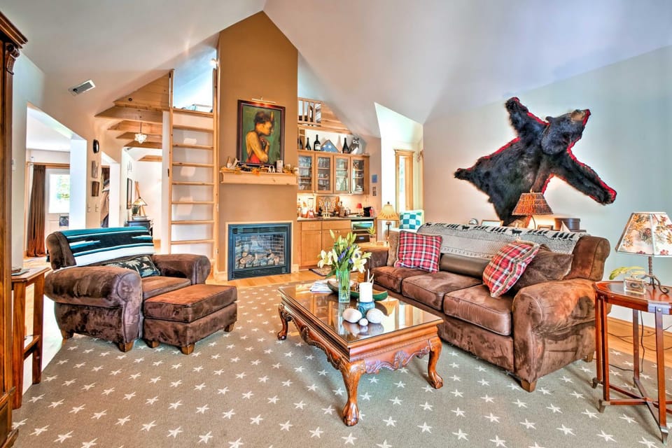 Waterfront Great Pond Cottage w/ Hot Tub & Deck! House in Penobscot