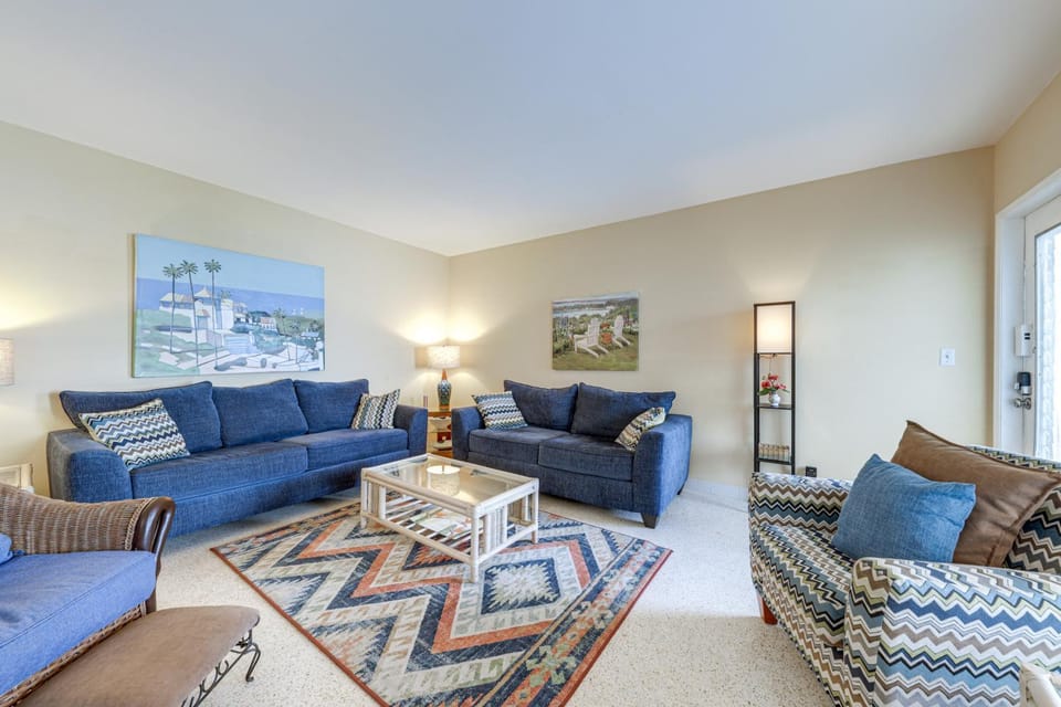 Ft Lauderdale Apt w/ Pool - 1 Mi to Beach Access! Apartment in Nurmi Isles