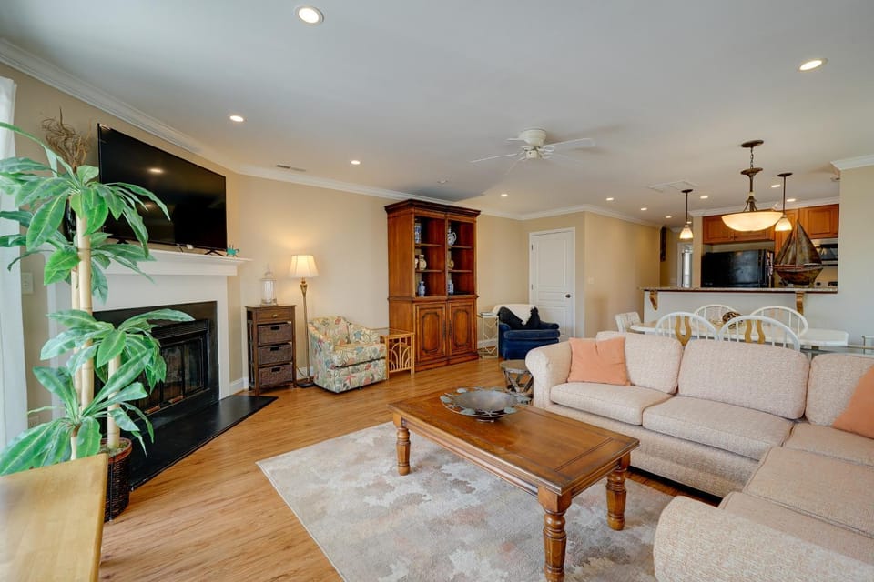 Wrightsville Beach Condo: Steps to Sand & Dining! House in Wrightsville Beach