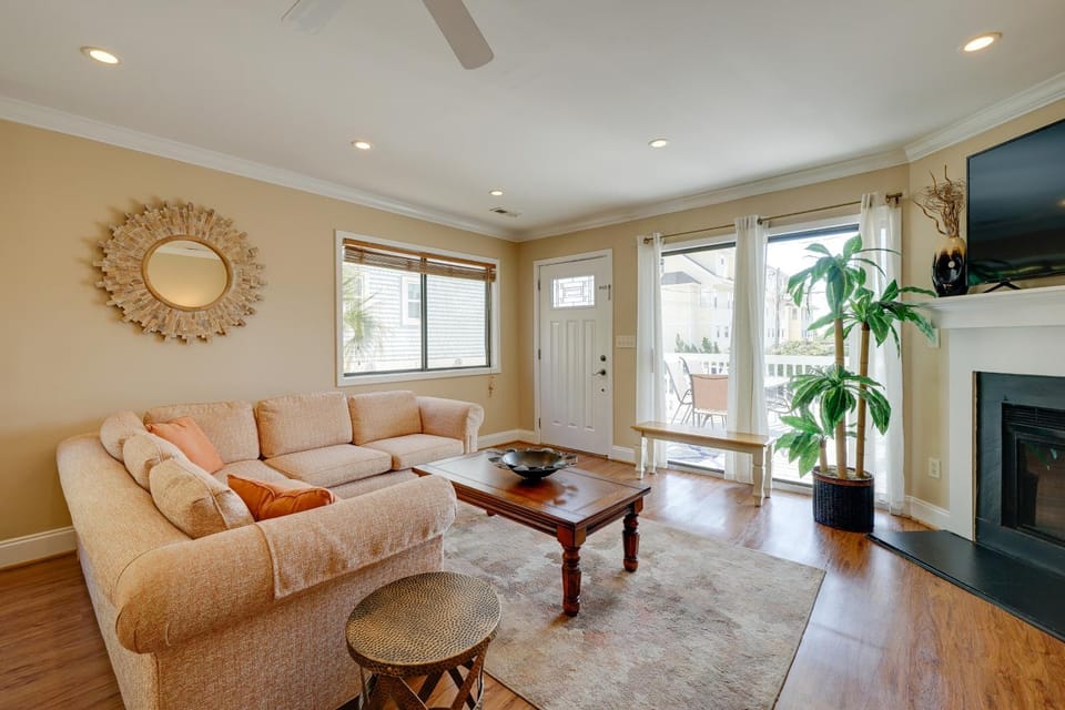 Wrightsville Beach Condo: Steps to Sand & Dining! House in Wrightsville Beach