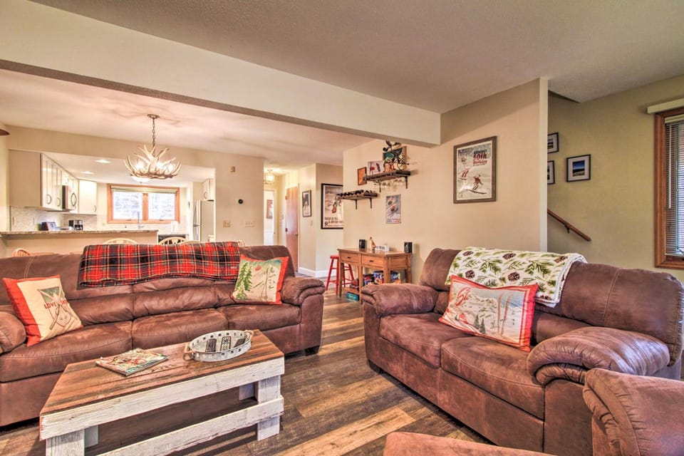 2-Story Townhouse - 1 Mi to Killington Ski Area! House in Mendon