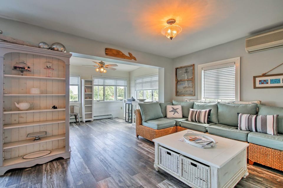 Deluxe Waterford Home w/ Views, Outdoor Bar & More House in New London