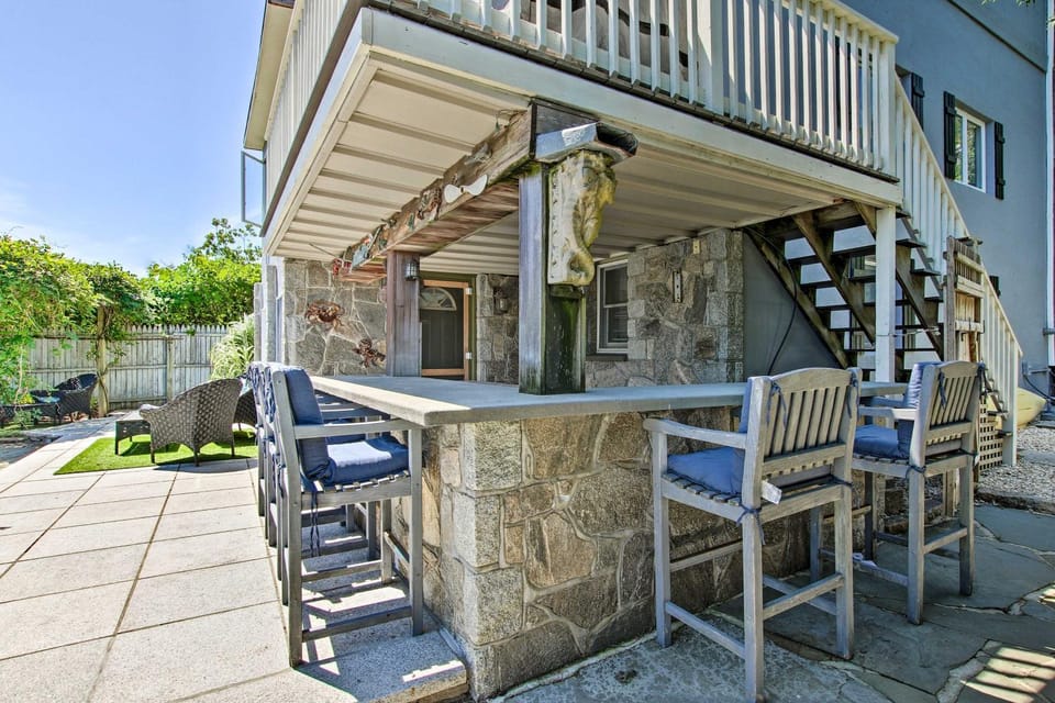 Deluxe Waterford Home w/ Views, Outdoor Bar & More House in New London