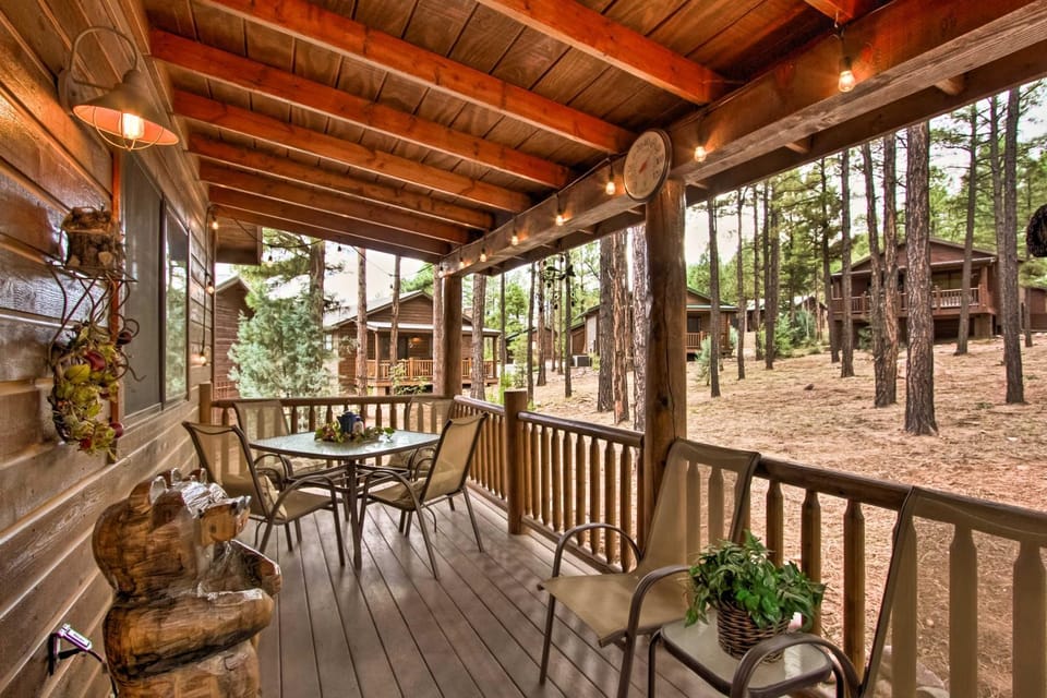 3 Mi to Fool Hollow Lake: Romantic Show Low Cabin Cabin in Show Low