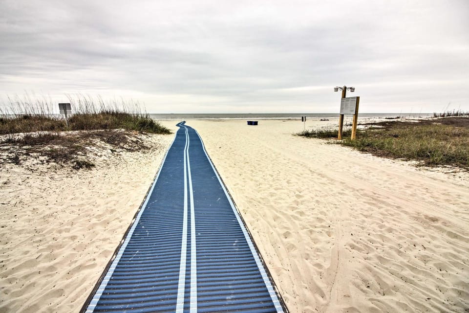 Hilton Head Condo w/ Covered Balcony + Pool Access House in North Forest Beach