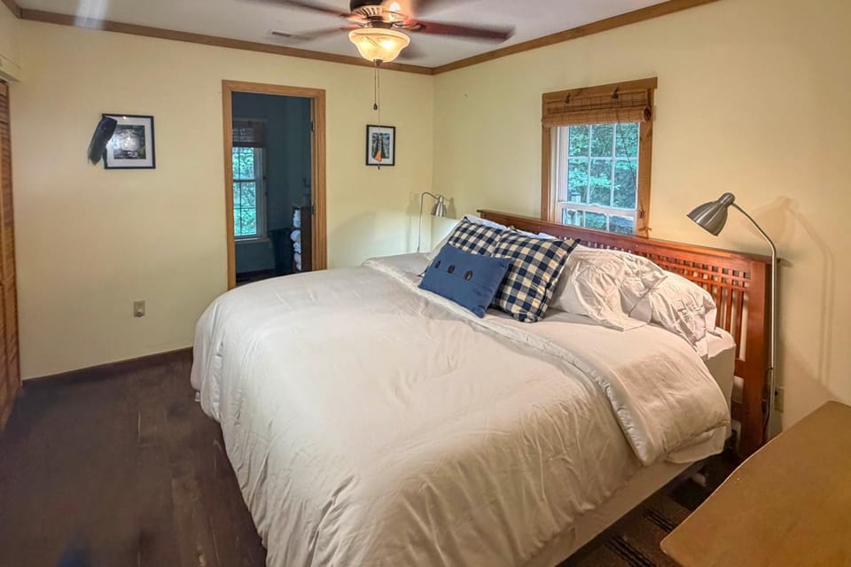 Cabin on Mountain Stream, Surrounded by Forest Cabin in Shenandoah Valley